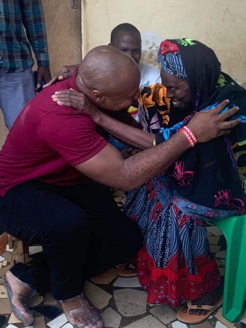 Guy Marius chez la mère Oustaz Assane Seck (Photo)