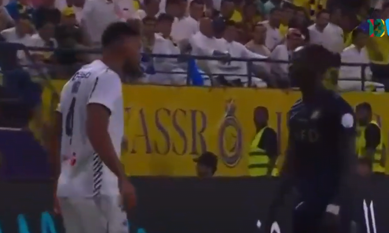 Al Nassr vs Shabab: Regardez la grosse dispute entre Sadio Mané et Lago Santos !