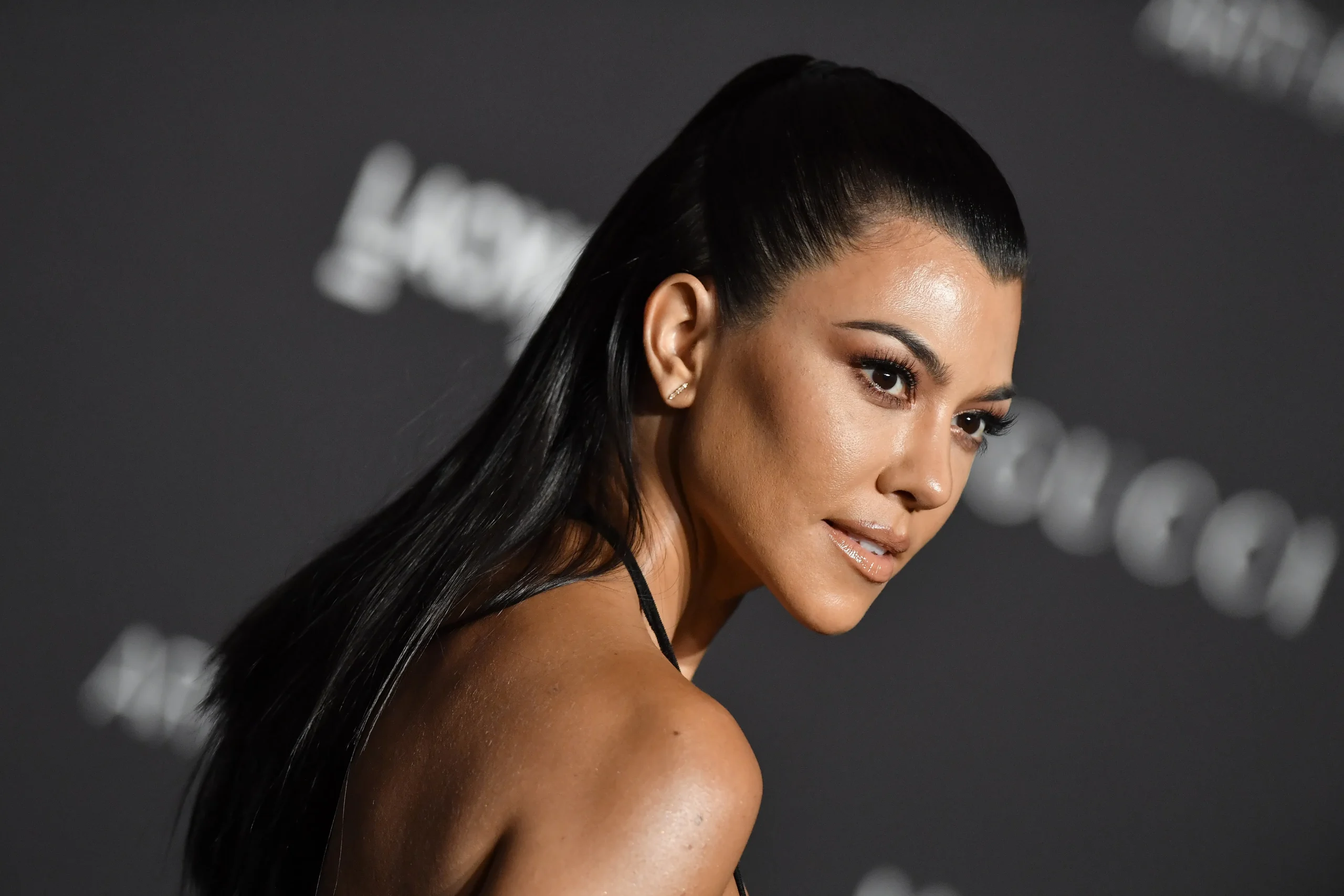 Enceinte à 44 ans, Kourtney Kardashian raconte son hospitalisation d’urgence