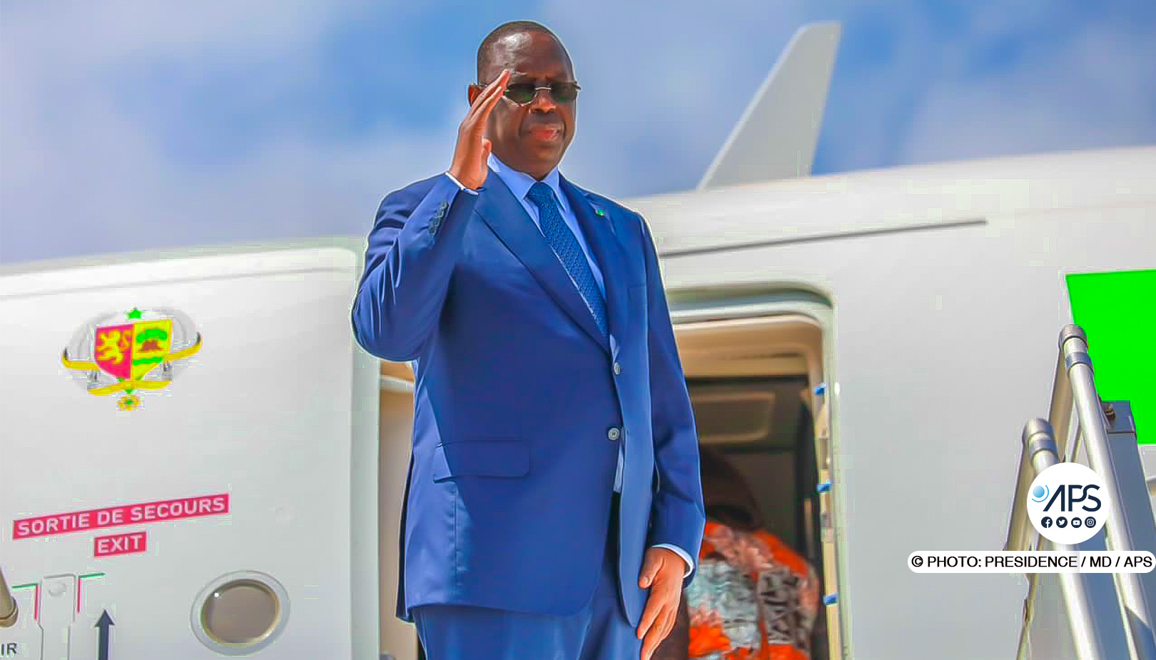 2 Photos Macky Sall Chef De LÉtat En Route Pour La 78ème Assemblée Générale De Lonu à