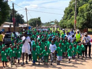 (3) Photos - Abdou Badji clôture son 5e camp de vacances à Thionck-Essyl avec une randonnée populaire