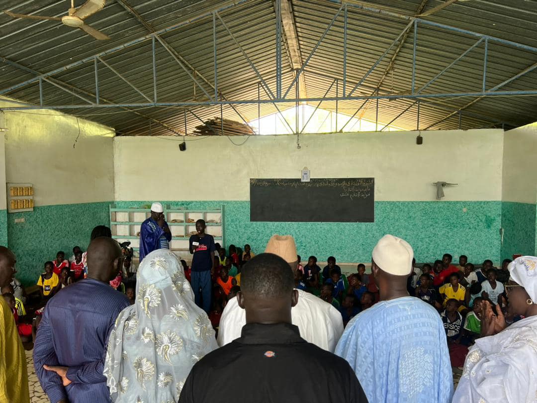 « Díssoo Ñu Tekki Sénégal » : Mamadou Lamine Diallo visite l’immense œuvre de Maam Khaly Amar Fall de Pire