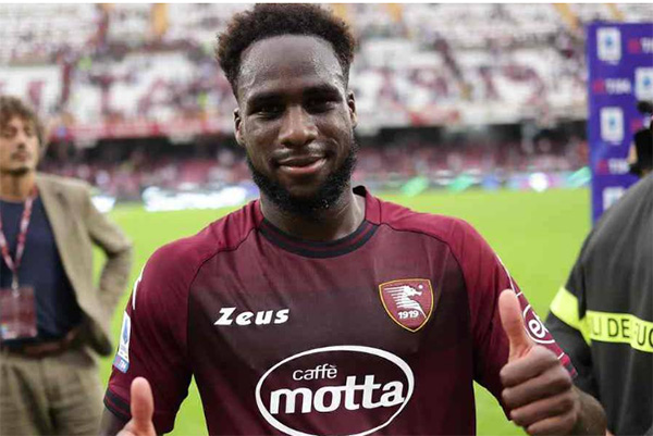 Boulaye Dia et la Salernitana : une situation toujours aussi floue malgré le soutien du PDG