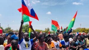 Burkina Faso : Des milliers de personnes réclament une nouvelle constitution en soutien au capitaine Ibrahim Traoré