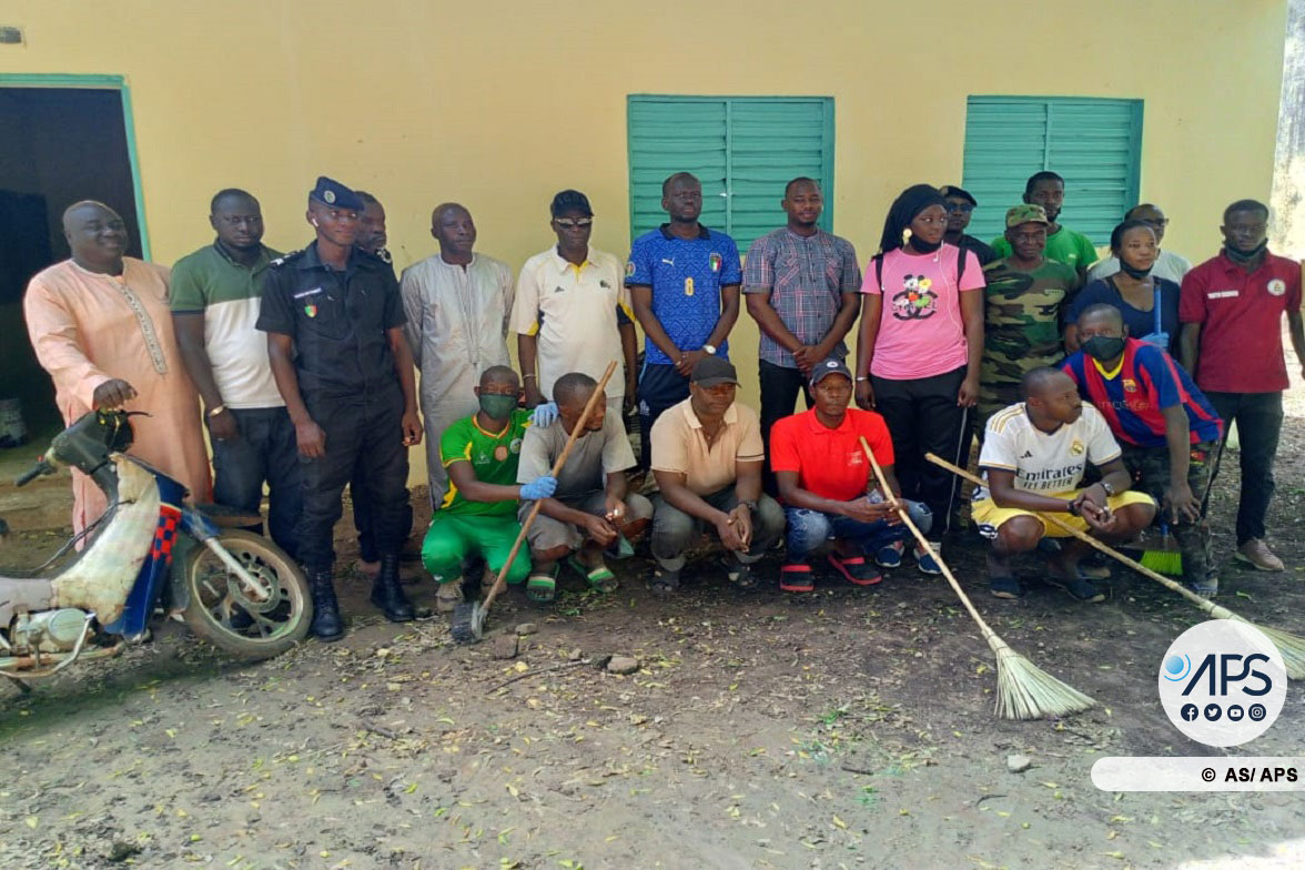 Enseignants de Kédougou prennent l’initiative d’une campagne de nettoiement avant la rentrée scolaire