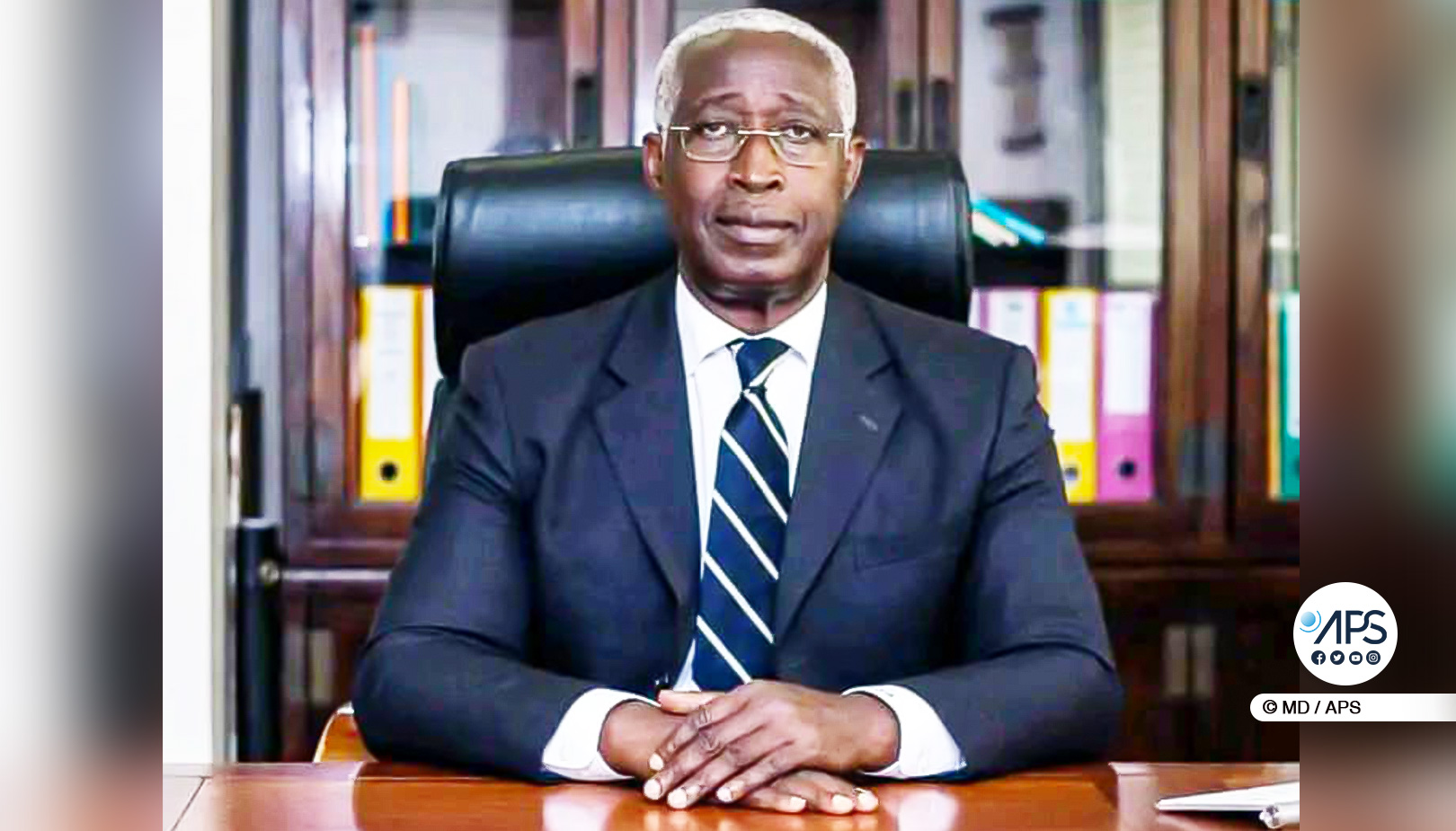 Le pouvoir de transition au Gabon nomme Raymond Ndong Sima comme Premier ministre