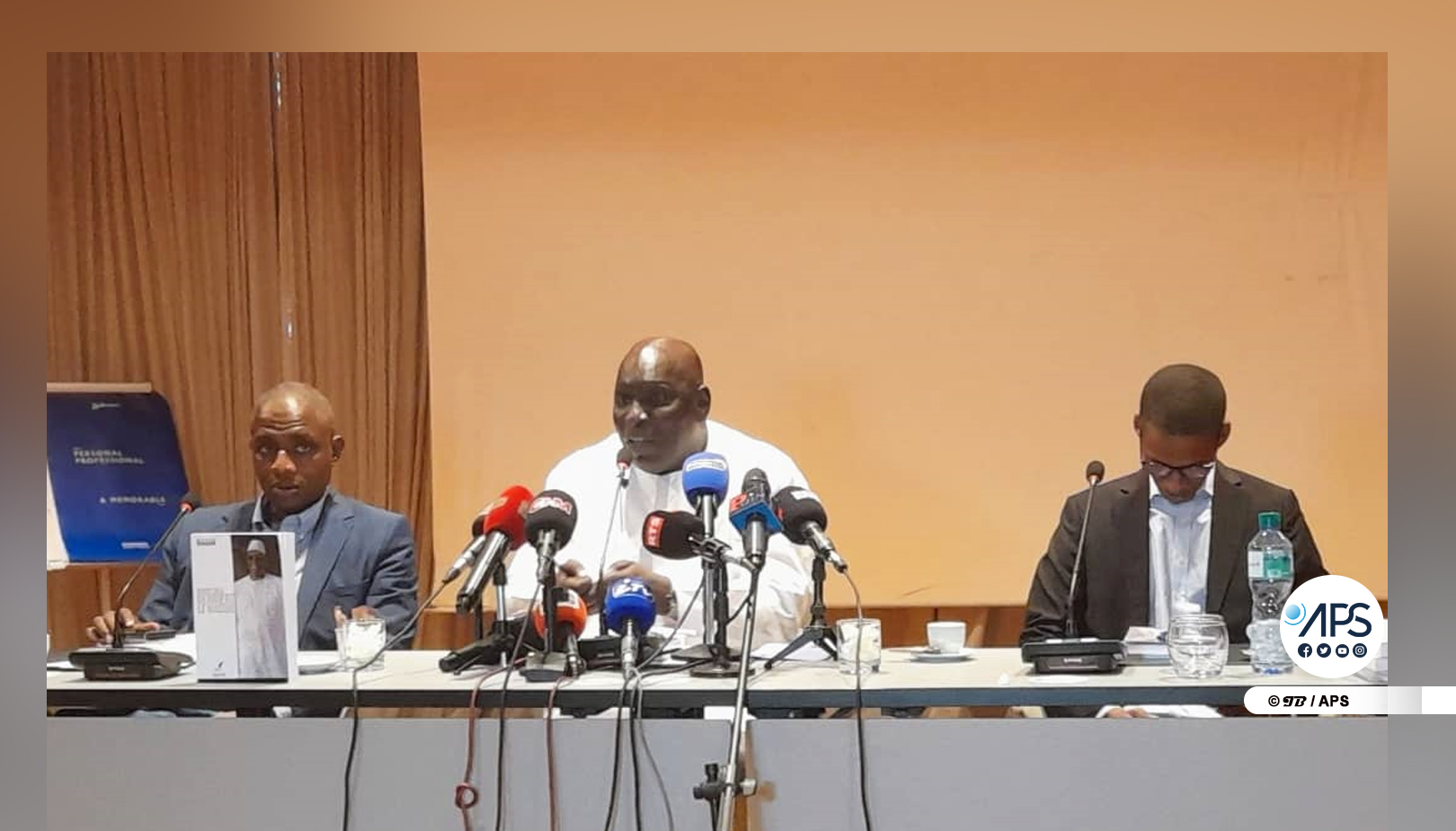 Madiambal Diagne dévoile ‘Macky Sall derrière le masque’, un livre de témoignages sur le président sénégalais