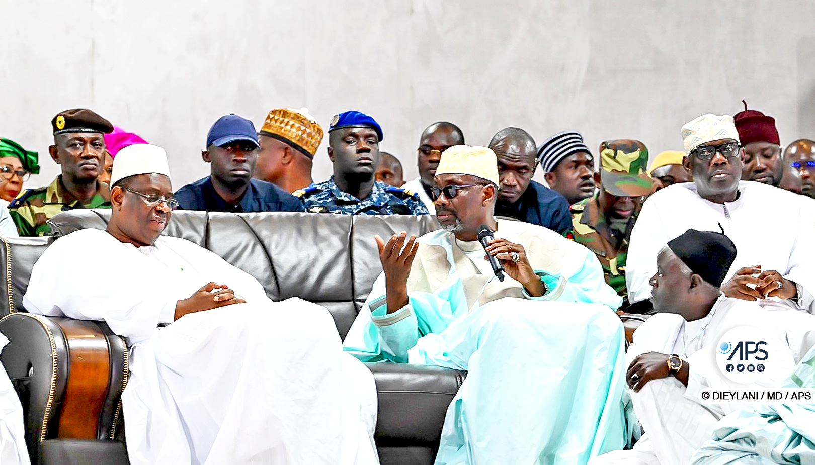 Photo : Le président Macky Sall salue l