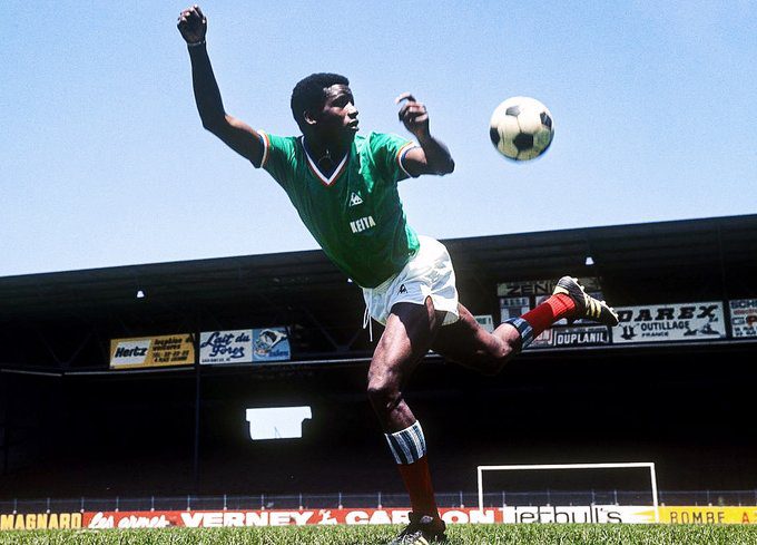 Salif Keïta, seul Africain à recevoir l’Ordre de Mérite de la FIFA, s’éteint à 77 ans