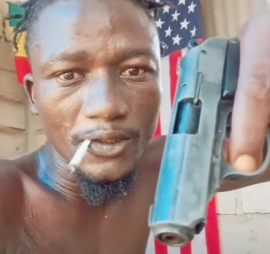 Menace : Dof Ndeye dégaine un pistolet contre Ngaaka Blindé