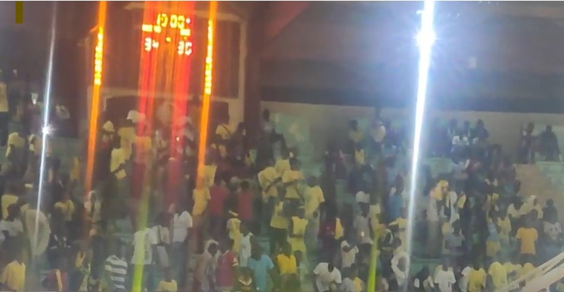 Finale Coupe de la Ligue – Duc/Ville de Dakar: Marius Ndiaye « Sonkorisé » par les étudiants, Regardez!