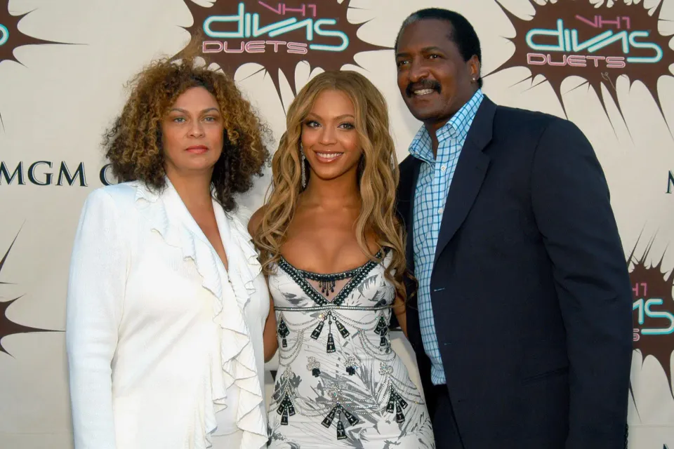 Beyoncé réunit ses parents pour son anniversaire : un tendre cliché partagé