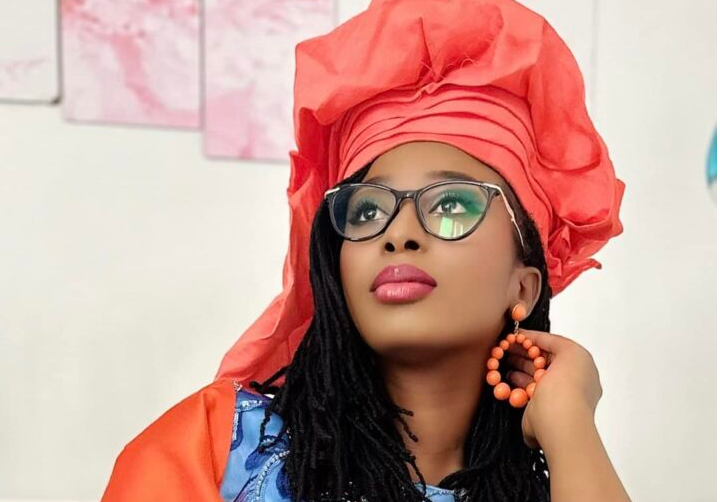 Adiouza : Belle voix, élégance, glamour, beauté et charme ! (Photos)