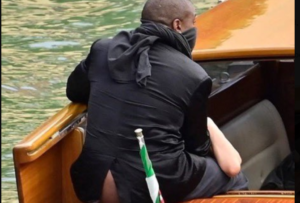 Balade en bateau polémique : le couple Kanye West et Bianca Censori  déclenche la colère des Italiens…