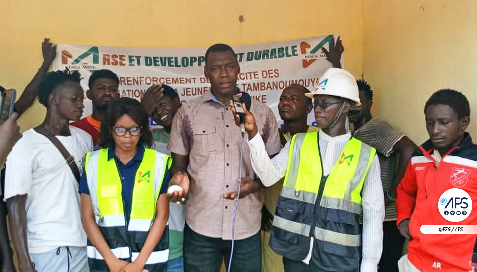 (3) Photos - 38 jeunes formés en éducation financière et business plan par Noga Mine à Kédougou