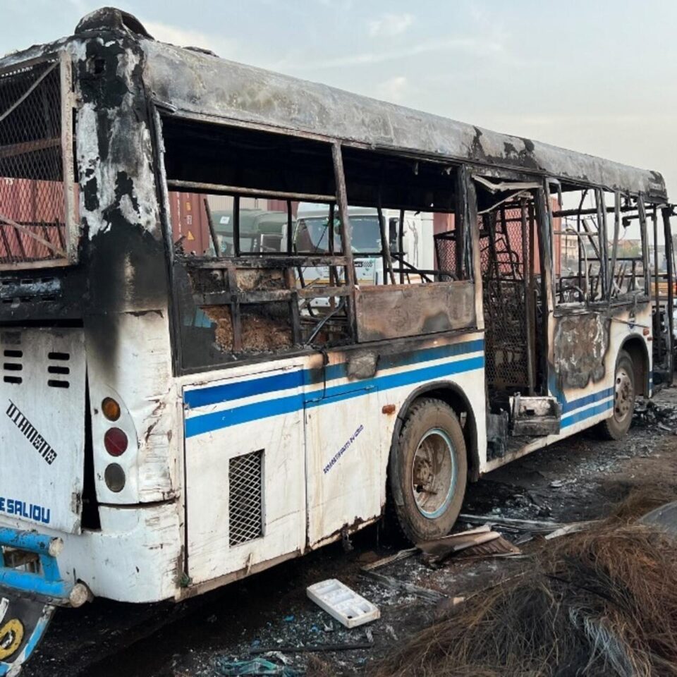 Attentat contre un bus Tata à Yarakh : Les présumés auteurs placés sous mandat de dépôt…