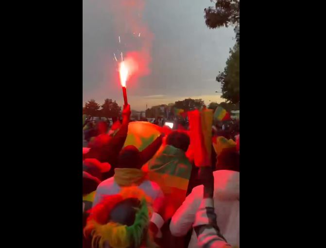 Sénégal Vs Cameroun : Les supporters sénégalais mettent le feu aux abords du Stade Bollaert (vidéo)