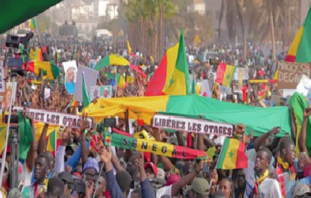 Semaine Rouge au Sénégal : Pour la libération de tous les détenus politiques, dont Sonko