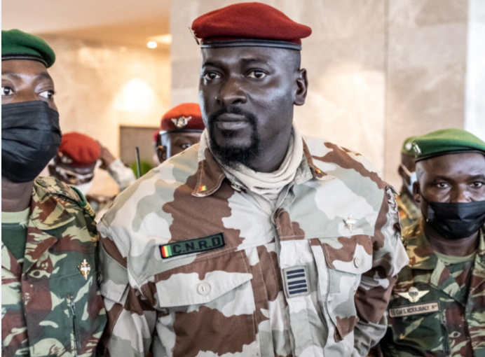 Guinée : La Cedeao condamne le Colonel Mamady Doumbouya