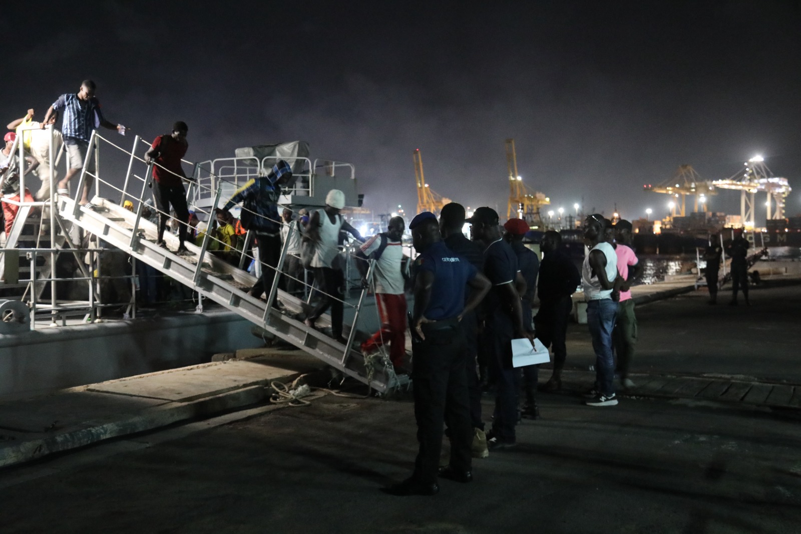 Emigration irrégulière : 616 candidats, dont 54 femmes, 44 mineurs et 11 nourrissons interpellés par la Marine