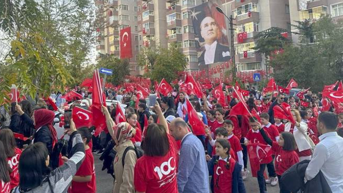 La Turquie commémore son 100e anniversaire…