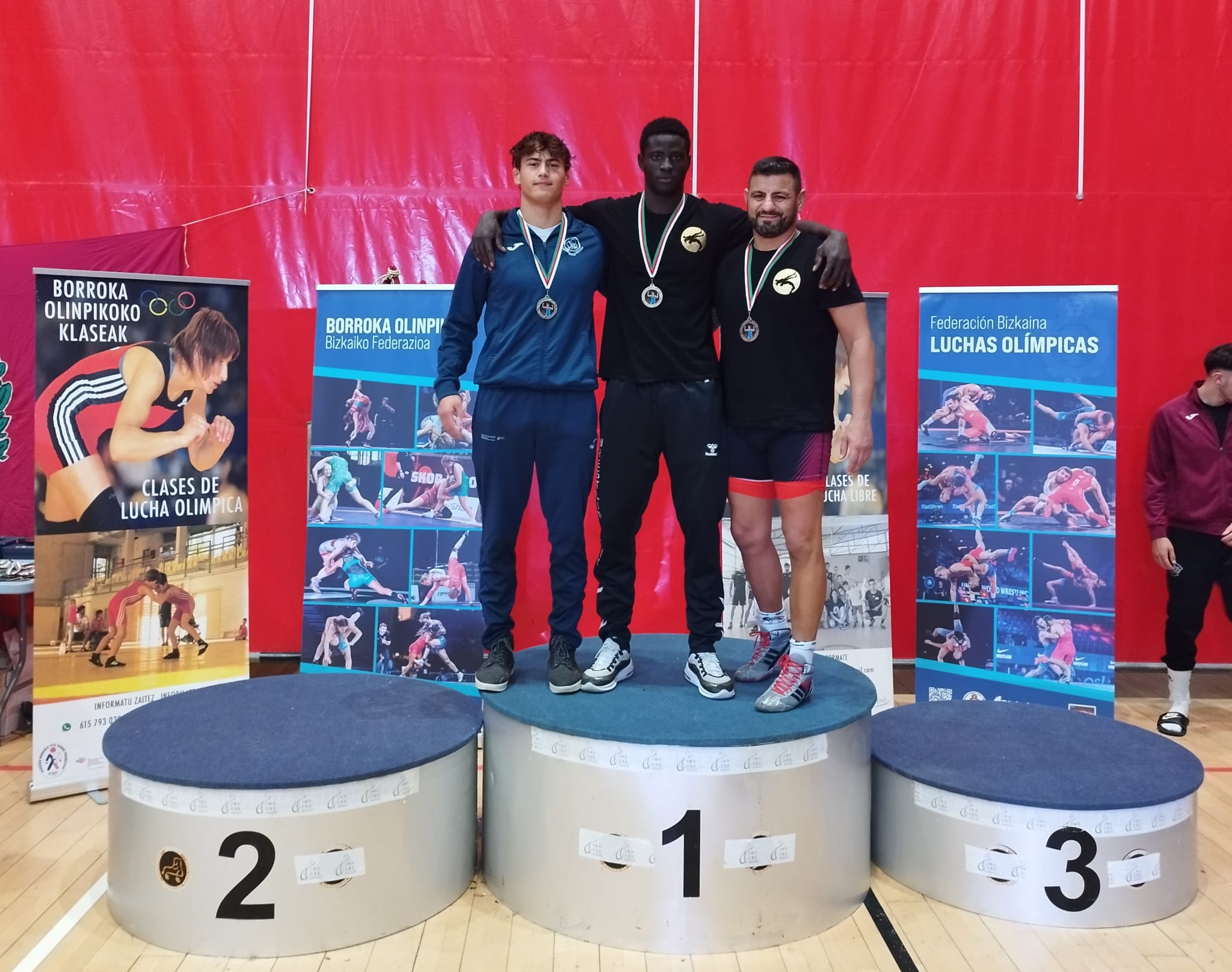 (2) Photos : Samba Sarr, fils d’un ancien champion, domine la scène de Beach Wrestling