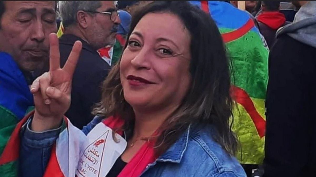 Algérie : Dix ans de prison requis contre l’opposante franco-algérienne Amira Bouraoui, tension diplomatique avec la France