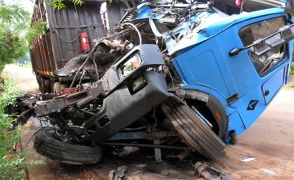 Horreur sur la route des Niayes : Collision fatale entre un camion-citerne et une Dacia