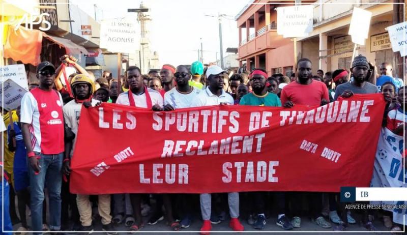 Tivaouane : Le stade municipal à l’abandon, la jeunesse manifeste contre l’inaction de la mairie