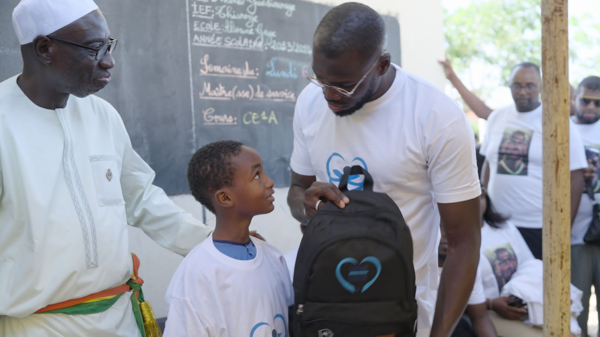 Diameguene – Social: Kalidou Koulibaly offre des kits scolaires à 529 écoliers (Photos)