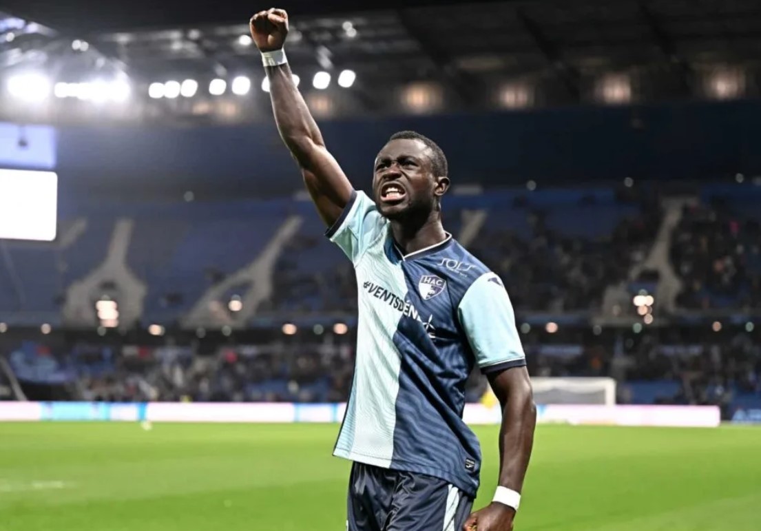 Mercato: Manchester City, Manchester United et Chelsea se disputent le défenseur sénégalais Arouna Sanganté