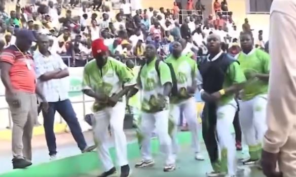 Combat face à Ama Baldé : Regardez le « Touss » de Modou Lo (Vidéo)