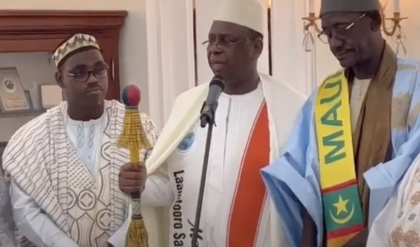 Macky Sall Intronisé Grand Lamtoro : lors d’une cérémonie en présence de dignitaires, dont Baaba Maal (Vidéo)