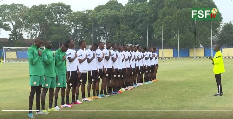 Foot – Coupe du Monde: Cet acte civique des Lions U17 répété à chaque début de séance, Regardez!