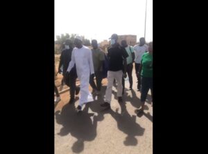 Son cortège arrêté à Matam: Khalifa Sall décide d’aller à la rencontre de ses militants à pieds (Vidéo)