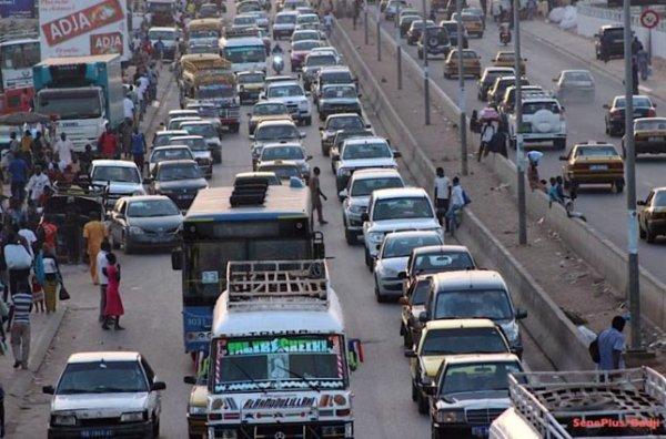 Keur Massar-Diamaguène : Un bouchon de plus de 2 Km sur l’Autoroute
