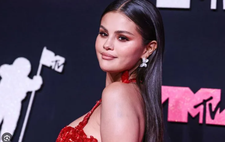 Selena Gomez confirme sa relation avec Benny Blanco