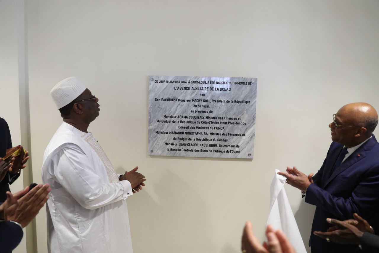 Macky Sall inaugure le siège de la BCEAO à Saint Louis