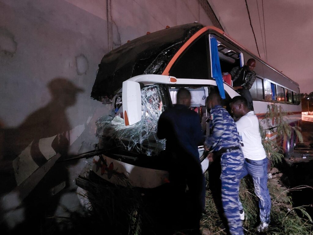 Accident Grave D’un Bus De Journalistes En Côte D’Ivoire : Multiples ...