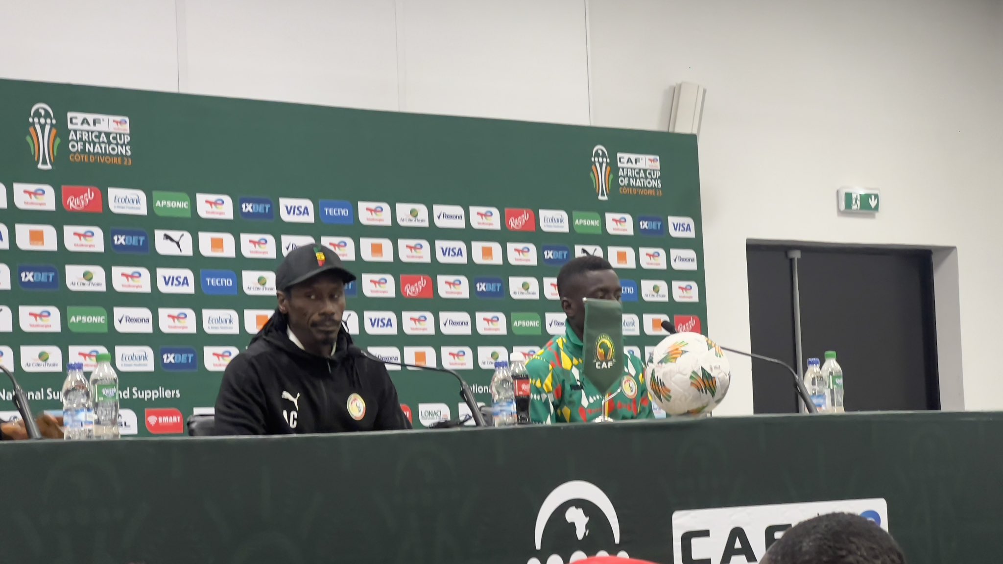 Aliou Cissé réplique avec humour sur les salaires en conférence