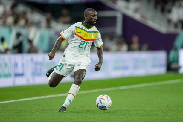 (Officiel) Mercato – Qatar : Youssouf Sabaly quitte le Real Betis pour Al Duhail de Djamel Belmadi