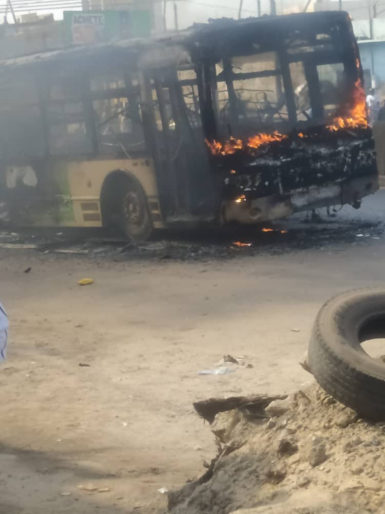 Incendie soudain d’un bus Dakar Dem Dikk à Thiaroye sans victime