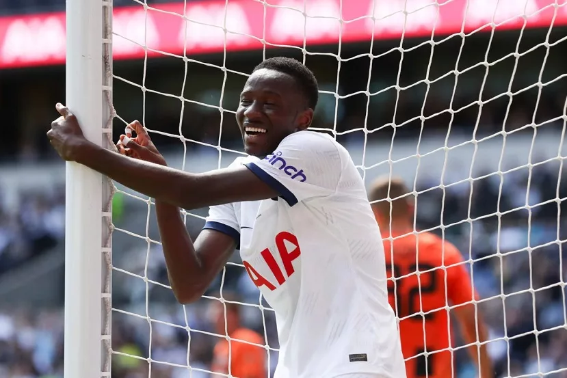 Photo: Pape Matar Sarr, futur phénomène de Tottenham et de Premier League