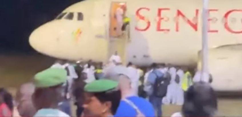 CAN 2023 : Les Lions ont foulé le tarmac de l’aéroport de Côte d’Ivoire… (vidéo)