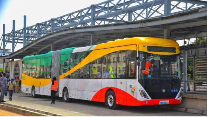 BRT : Zahra Iyane Thiam s’électrise face à la merveille infrastructurelle 