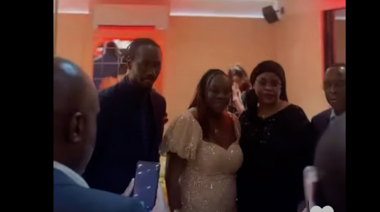 Macky Sall et Marième Faye Sall arrivent de manière inattendue à la soirée de Carlou D (Vidéo)