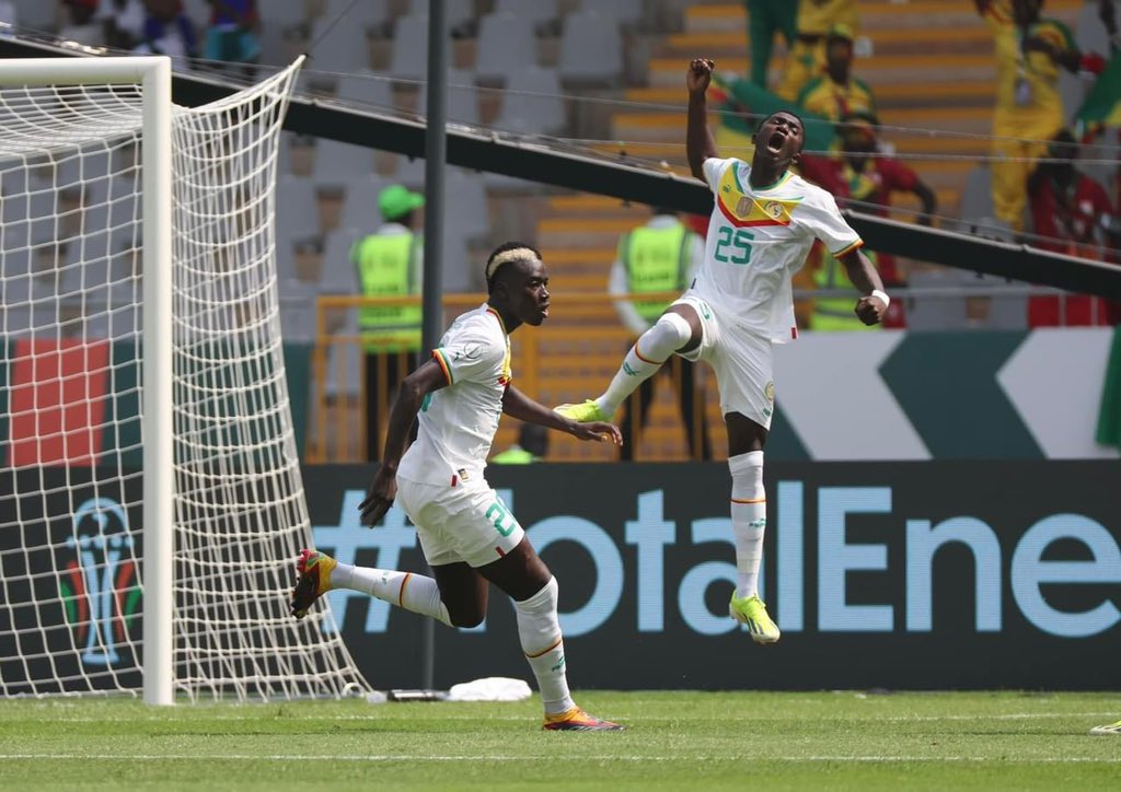 CAN 2023 – Sénégal vs Gambie : Les Lions ouvrent le score sur une belle frappe de Pape Gueye (Vidéo)