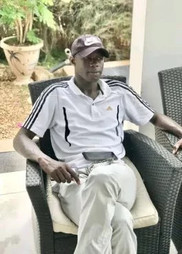 (2) Photos: Vague de licenciements d