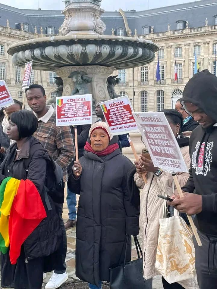 Manifestation à Bordeaux : Des Sénégalais dénoncent le report de l’élection présidentielle (Photos)