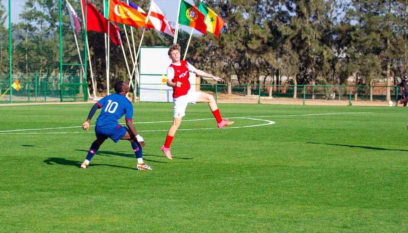 Amara Diouf, le prodige sénégalais, brille contre l’Ajax U19